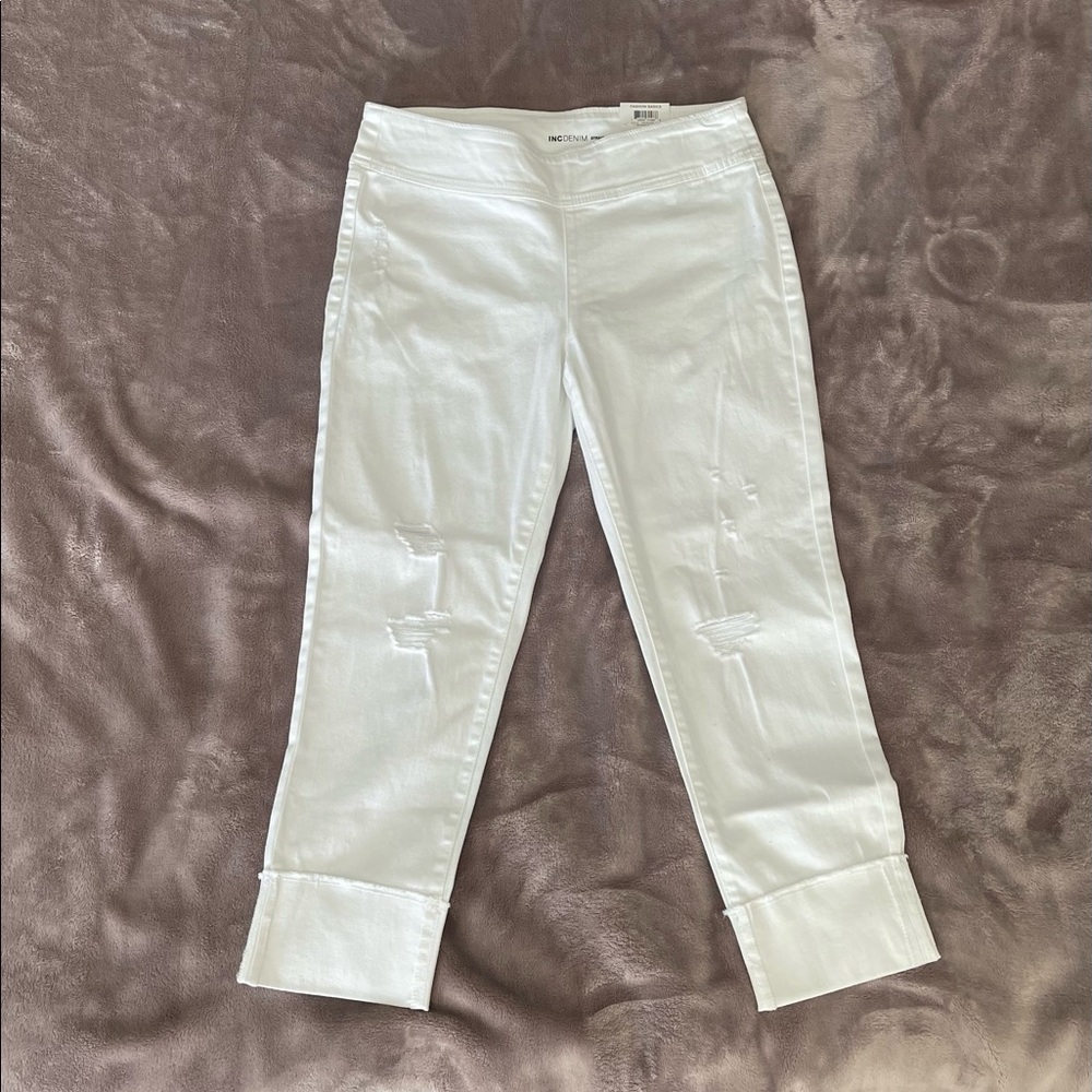 INCDENIM Straight High Rise Crop Pull Up Distressed Jeans. 6/28 NWT. Retails $80